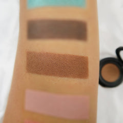 Side view of vegan bamboo eyeshadow palette showing matte and shimmer shades in earthy tones