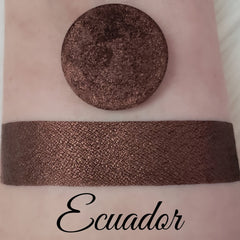 Shimmer eyeshadow swatch, dark brown, textured, with "Ecuador" text