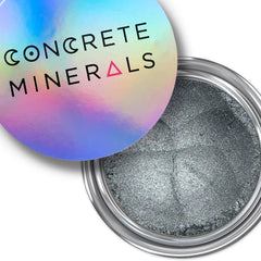 Magnetic eyeshadow, silver metallic powder, Concrete Minerals brand, with holographic lid