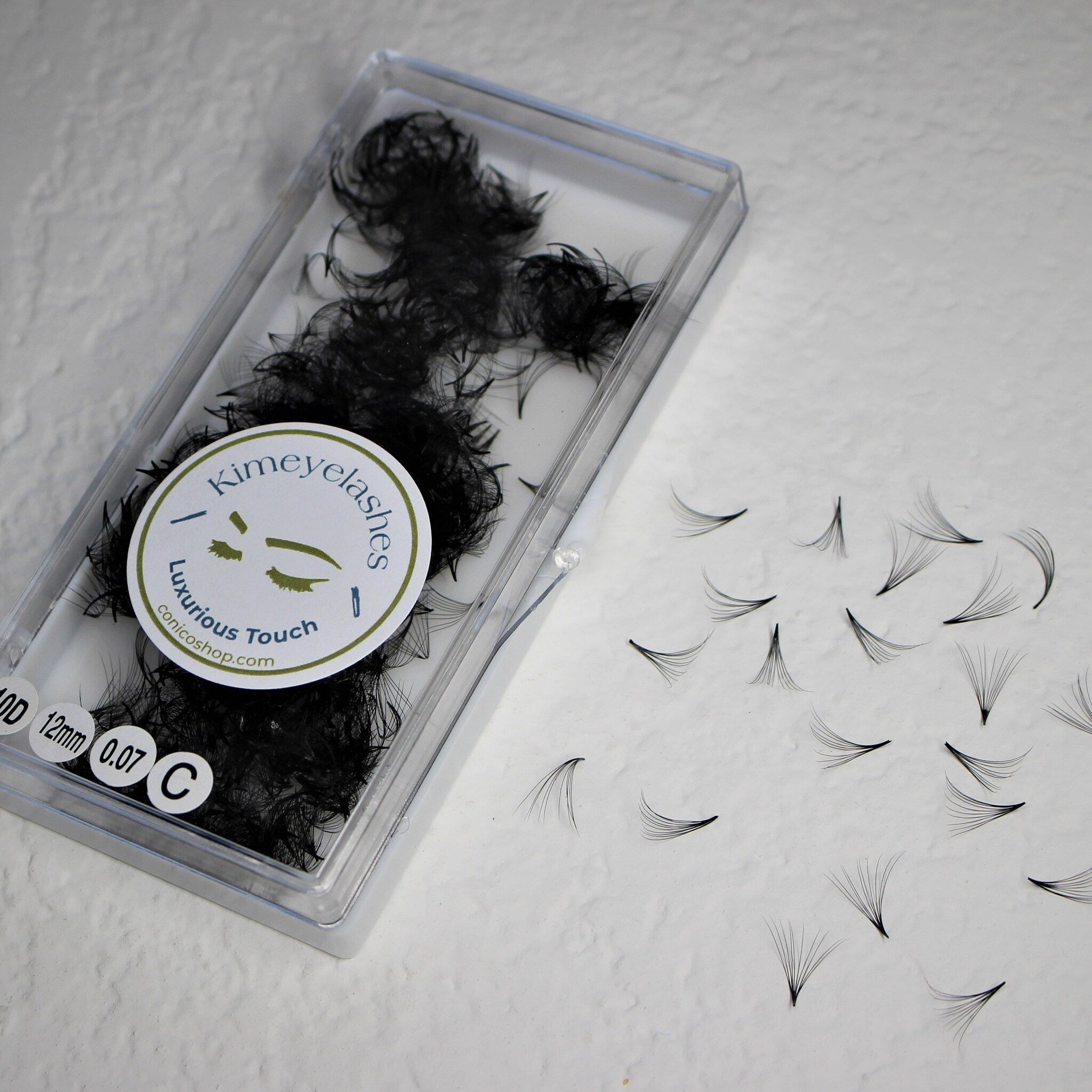 False eyelashes black fans in clear case, Kimeyelashes brand, individual lash clusters
