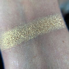 Usage example of Magic Dance Eye Shadow Palette