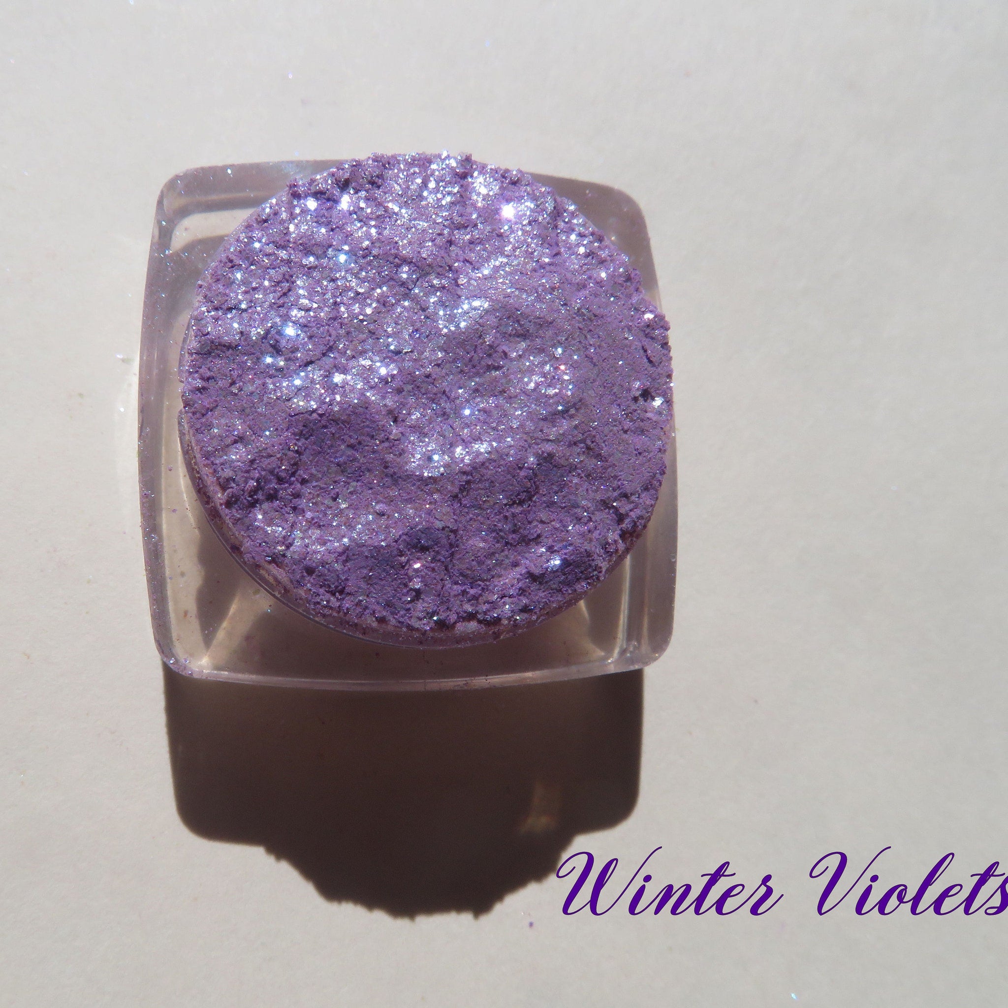 Sparkling purple and blue vegan mineral eye shadow with shimmer finish in compact case