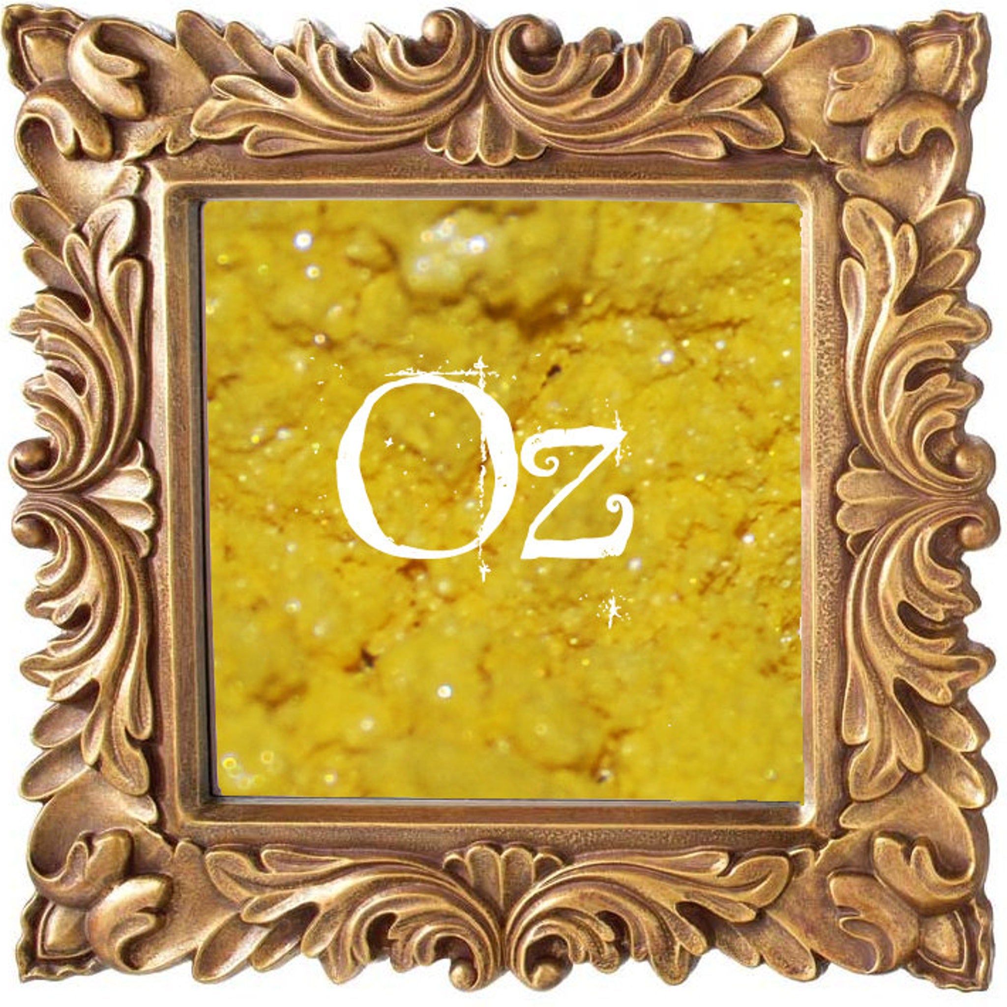 Small glass jar with black sifter lid containing 3g of pigmented mineral eye shadow in rich matte finish