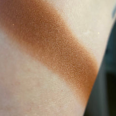 Close-up of Auburn Breeze palette showing four matte eyeshadows in warm terracotta, copper, brick, and deep burgundy tones