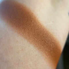 Side view of Auburn Breeze palette showing six warm-toned matte and shimmer eyeshadows in bronze, copper, and burgundy hues