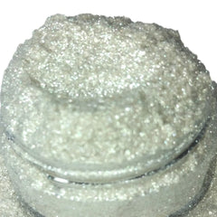 Shimmery white iridescent eyeshadow in compact with silvery glitter particles and sleek black case