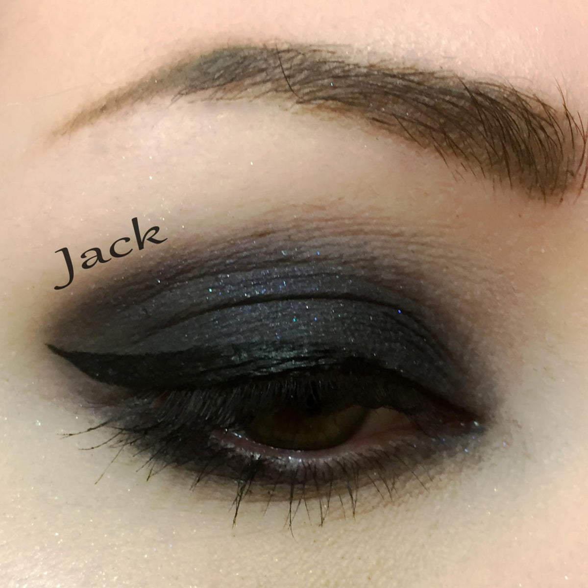 Round 26mm pressed mineral eyeshadow by Jack in a matte finish with smooth, even surface and subtle pigment swirls.