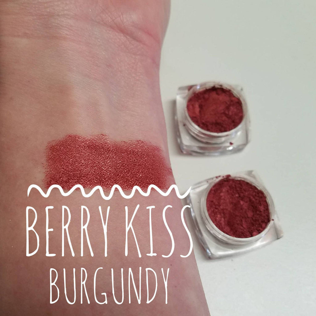 Burgundy mineral eye shadow in shimmering berry kiss tone, housed in a 5ml sifter jar with mica powder finish