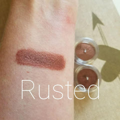 Brown berry shimmer loose mineral eye shadow in a 5ml sifter jar with metallic finish
