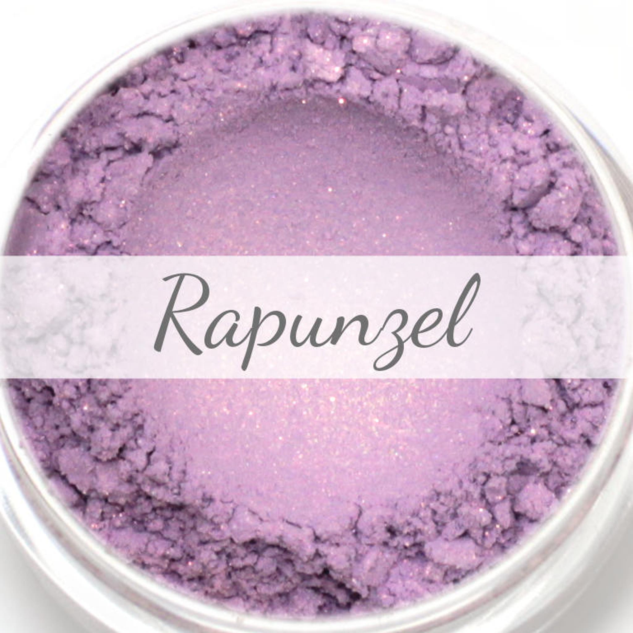 Eyeshadow Rapunzel, light purple powder, glittery texture, jar container