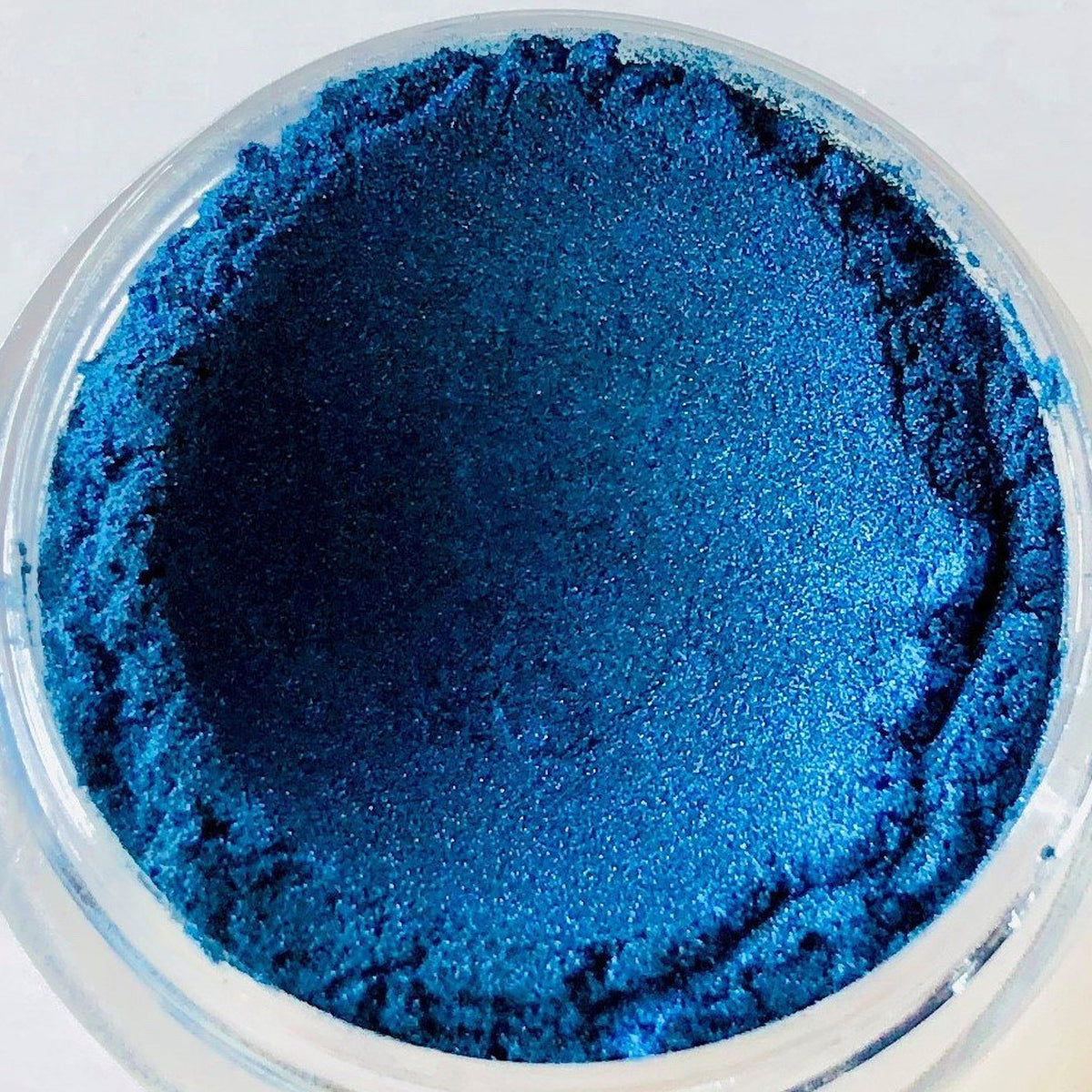 Dark blue metallic shimmer eye shadow powder in compact with sapphire mineral finish, vegan and talc-free