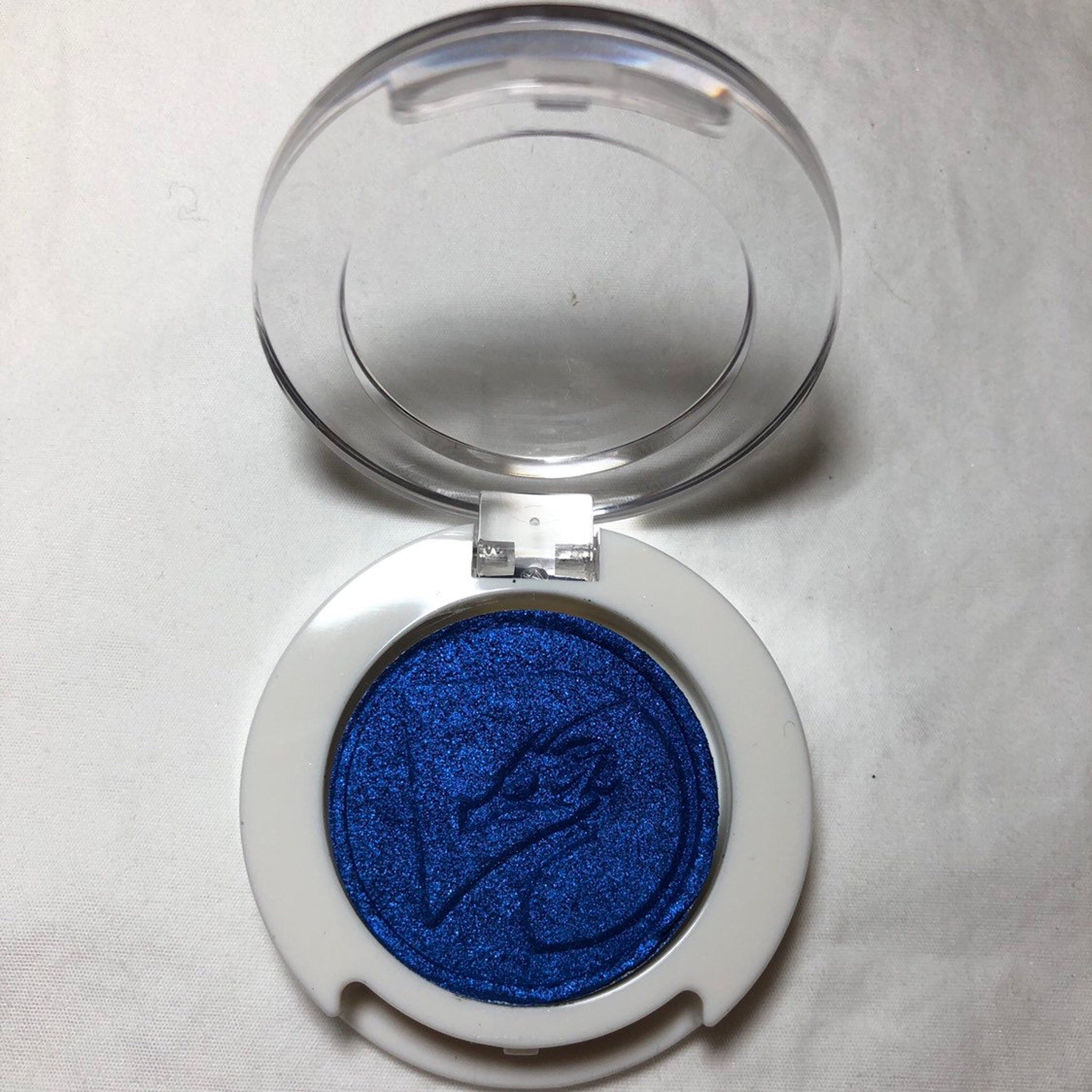 Side view of handmade Kaidan mineral pressed eye shadow in 26mm compact showing smooth texture and rich pigment