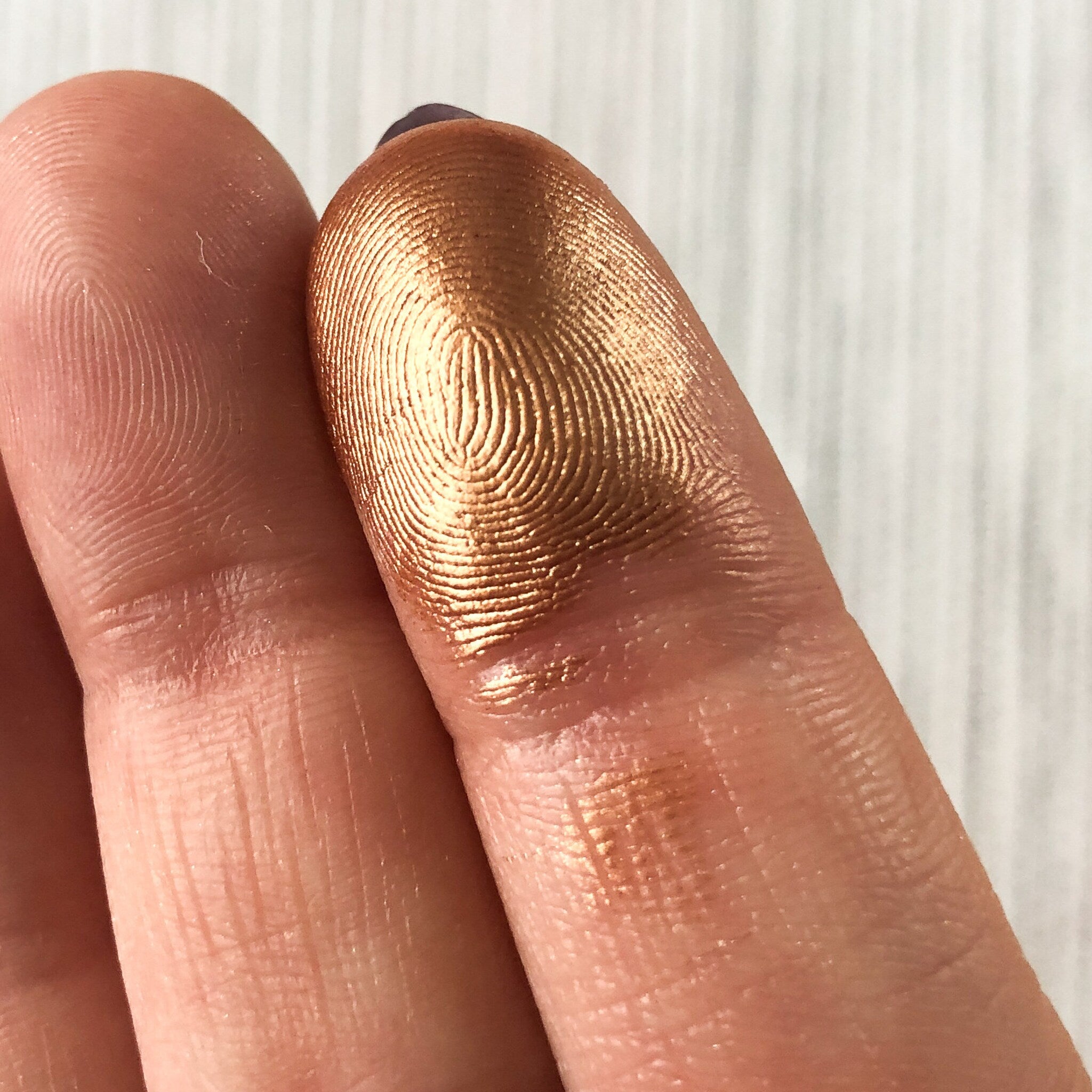 Tala Copper Eye Shadow Pigment BR2 in sleek black tube with gold cap, showcasing the 2ml size