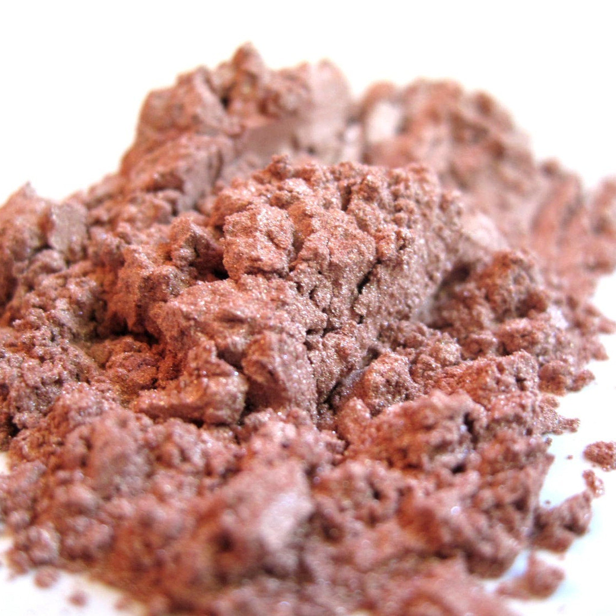 Close-up of Pure & Natural Sahara Mineral Eye Shadow showing rich, earthy pigment texture in compact pan