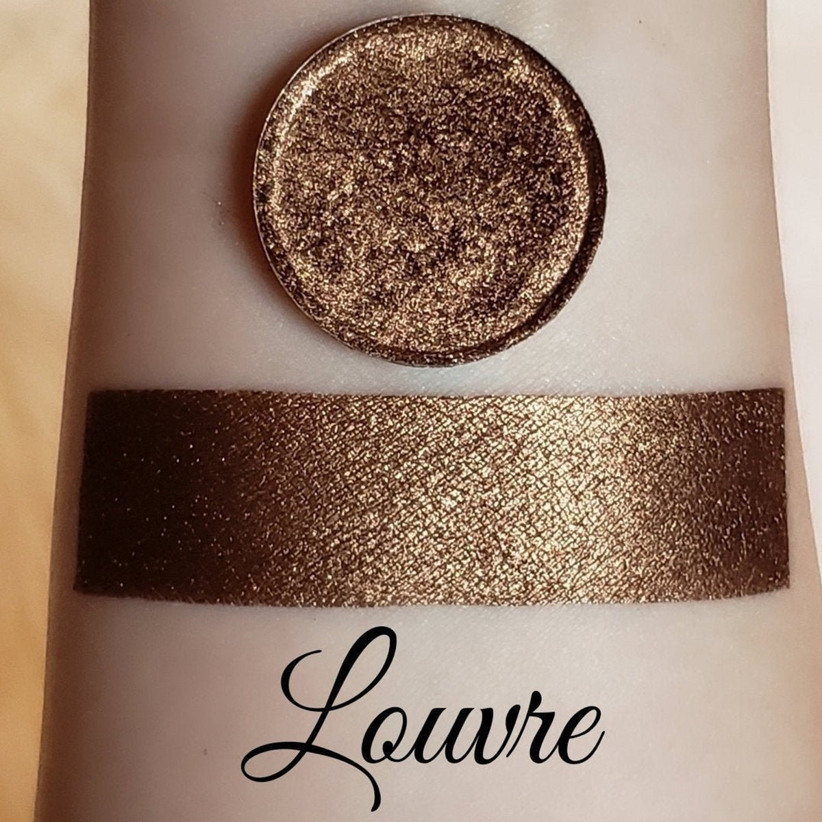 Lourve Shimmer Eyeshadow palette with reflective pressed pigments and loose powder in a sleek black compact