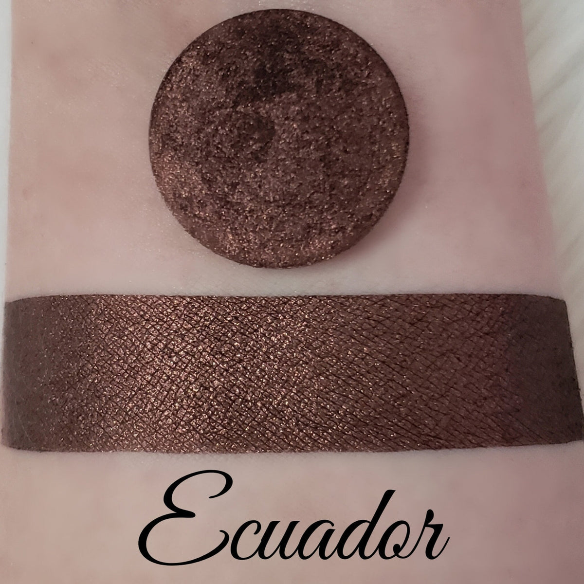 Close-up of Bellavoni Shimmer Eyeshadow in a reflective magnetic pan with vibrant pressed pigment and sparkling loose particles