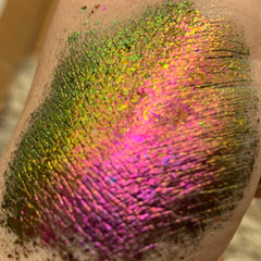 Detailed close-up of Tala Foil Eye Shadow Pigment in Rose Petals - 2ml