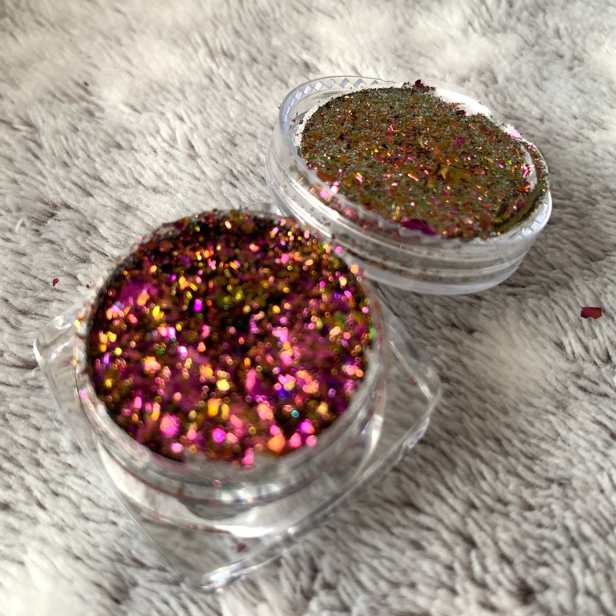 Additional view of Tala Foil Eye Shadow Pigment in Rose Petals - 2ml