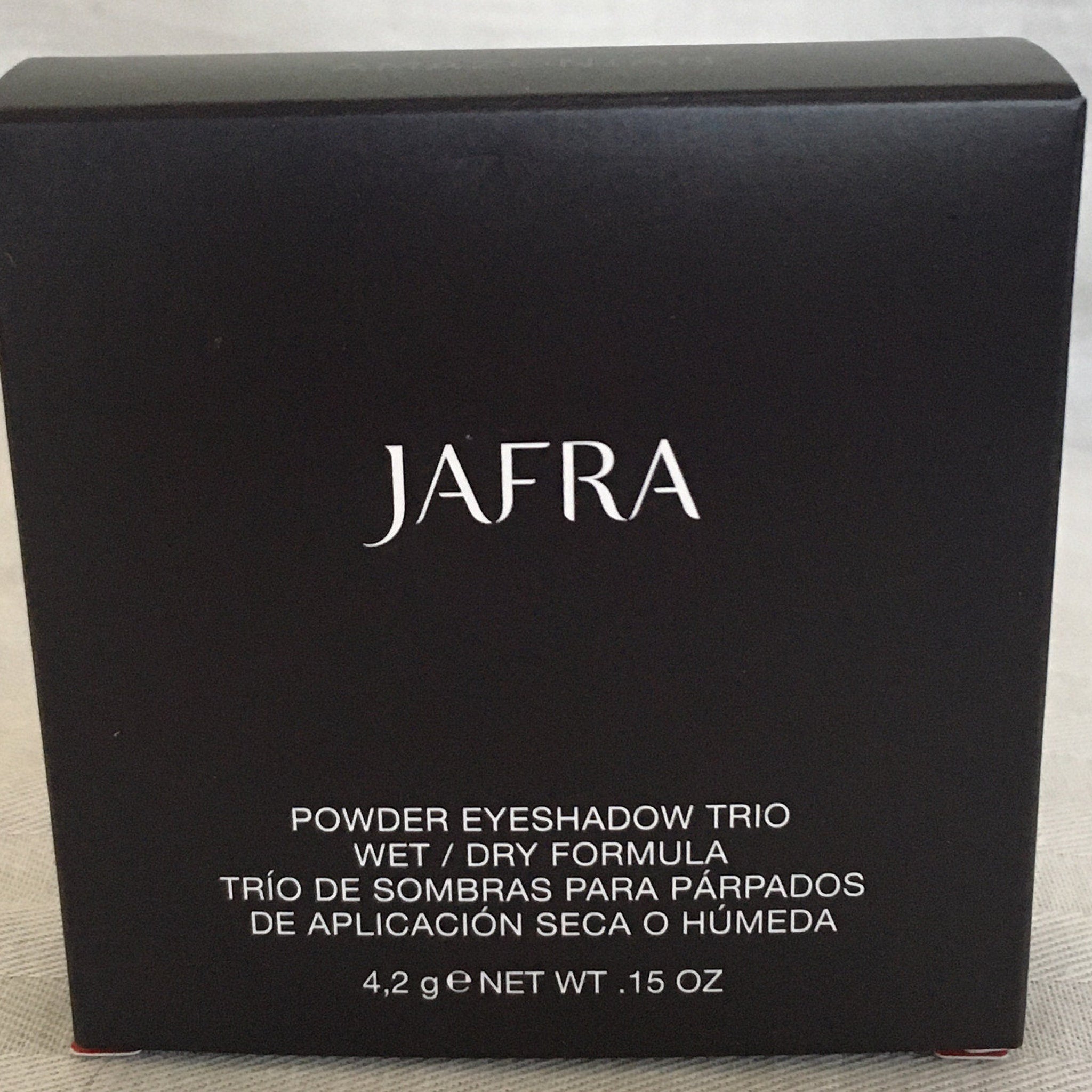 Jafra Powder Eyeshadow Trio in a sleek compact with three vibrant shades for wet or dry application