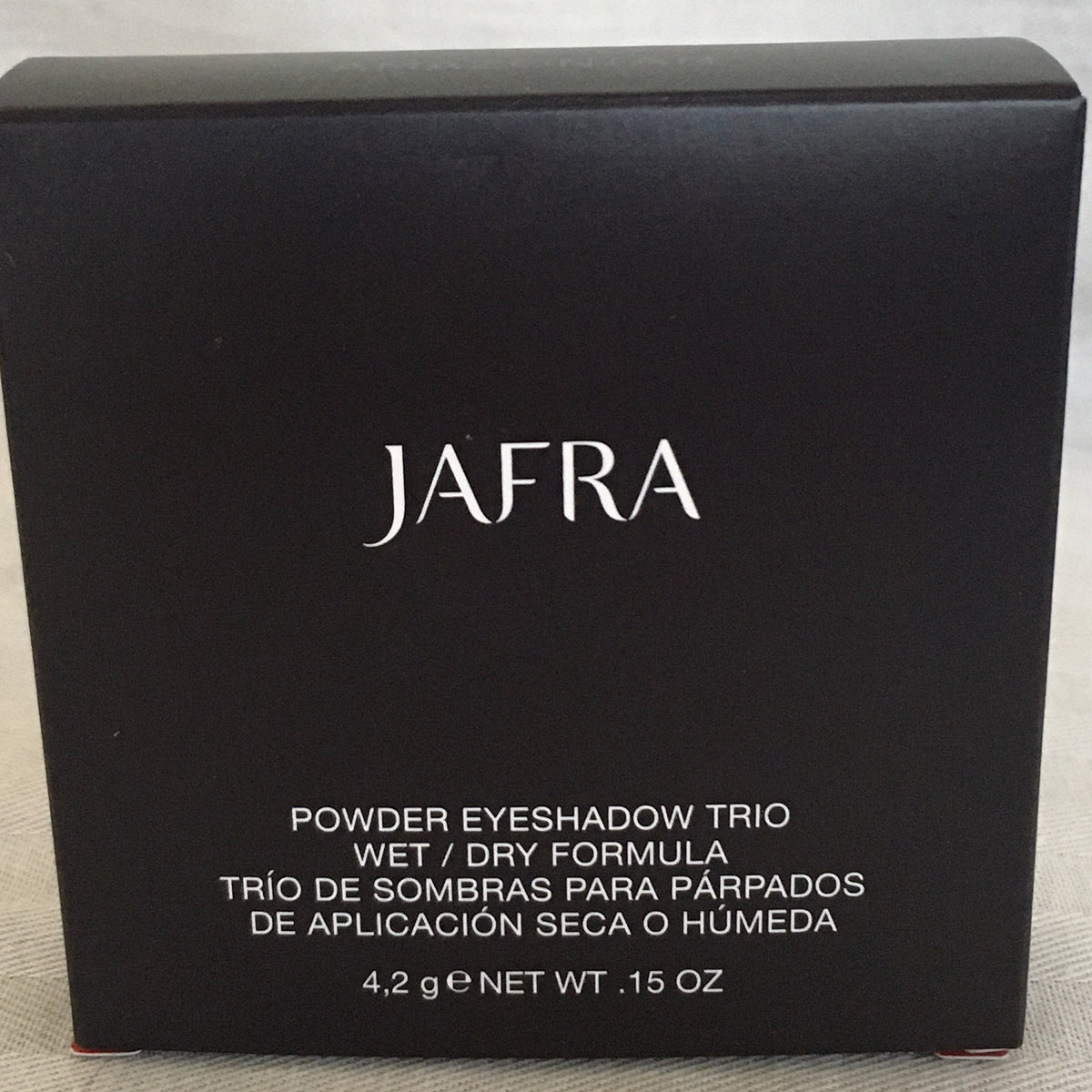 Jafra Powder Eyeshadow Trio in a sleek compact with three vibrant shades for wet or dry application