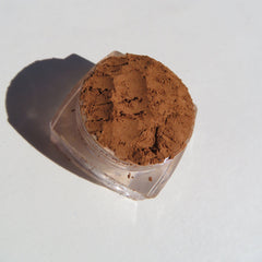 Side view of sandy brown loose mineral eyeshadow in matte finish, vegan cruelty-free powder with gingerbread tone