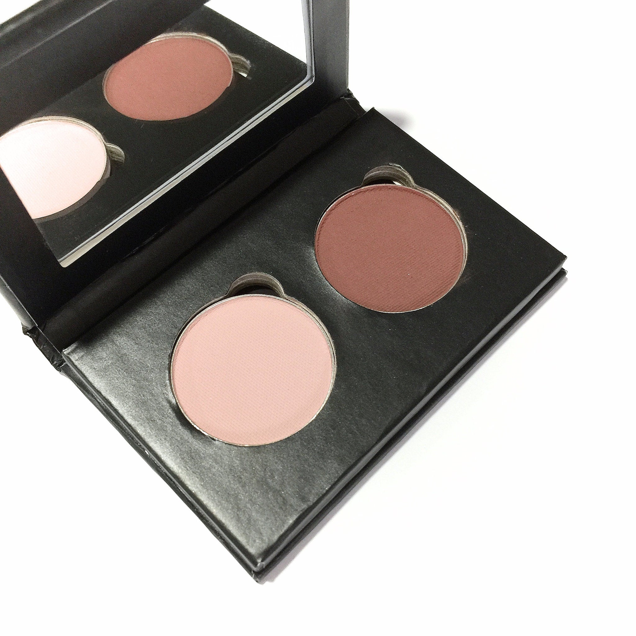 Pink and wine-colored mineral eye shadow duo in eco-friendly compact with smooth pressed finish
