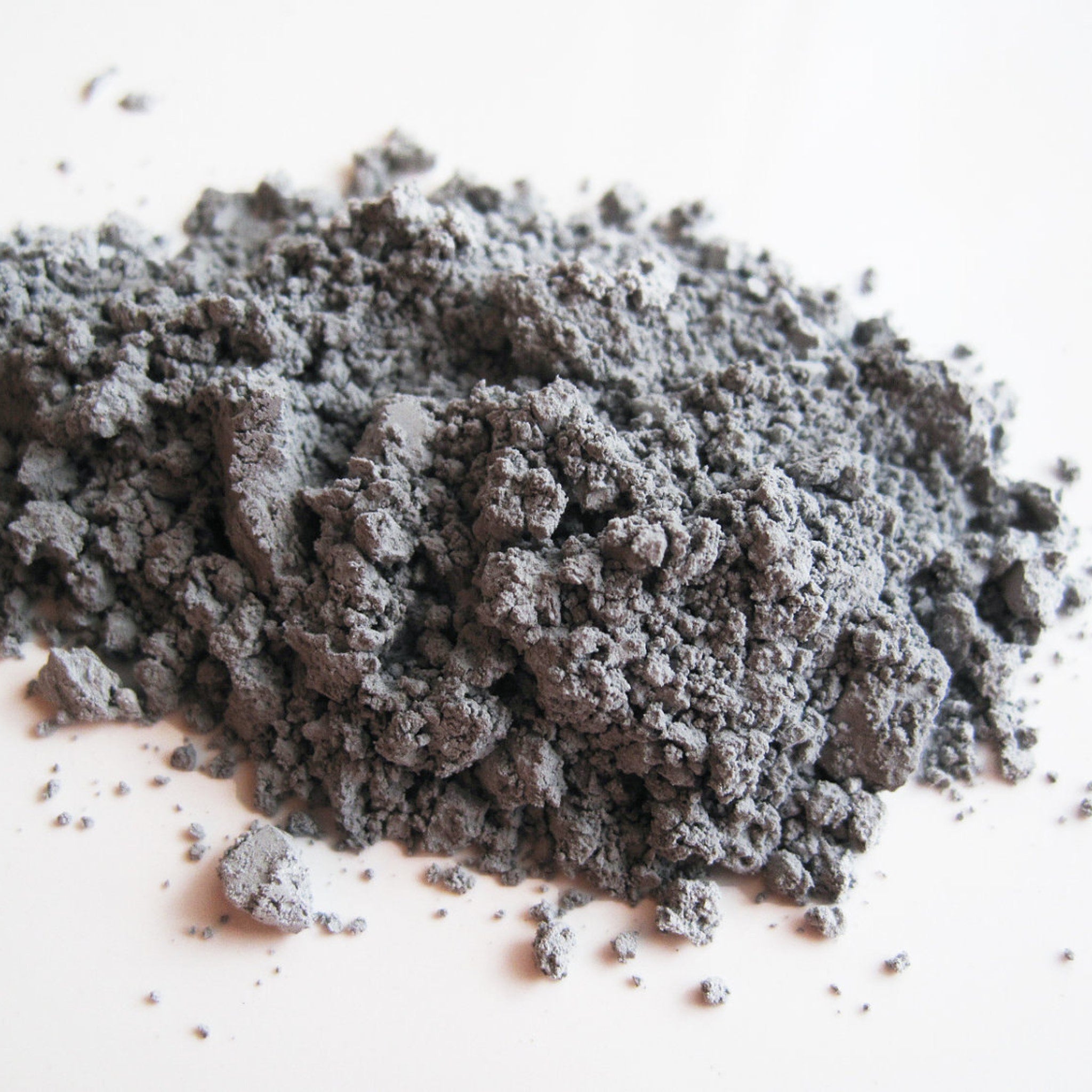 Close-up of matte Ashland mineral eye shadow in soft neutral tones with smooth powder texture