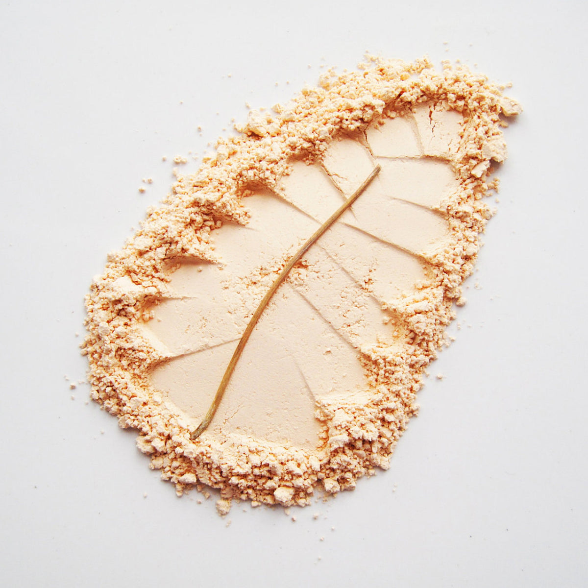 Front view of Pure & Natural Vintage Lace mineral eye shadow in soft neutral beige with satin finish and round compact case