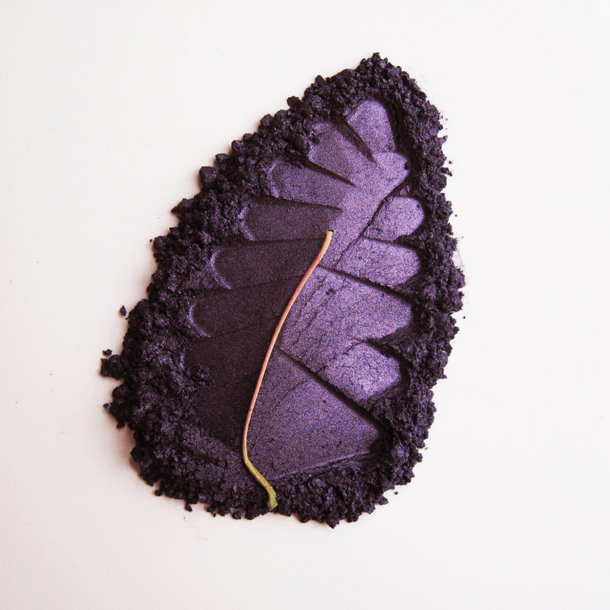 Pure & Natural Bitten Mineral Eye Shadow in a compact with soft matte finish and earthy tone palette
