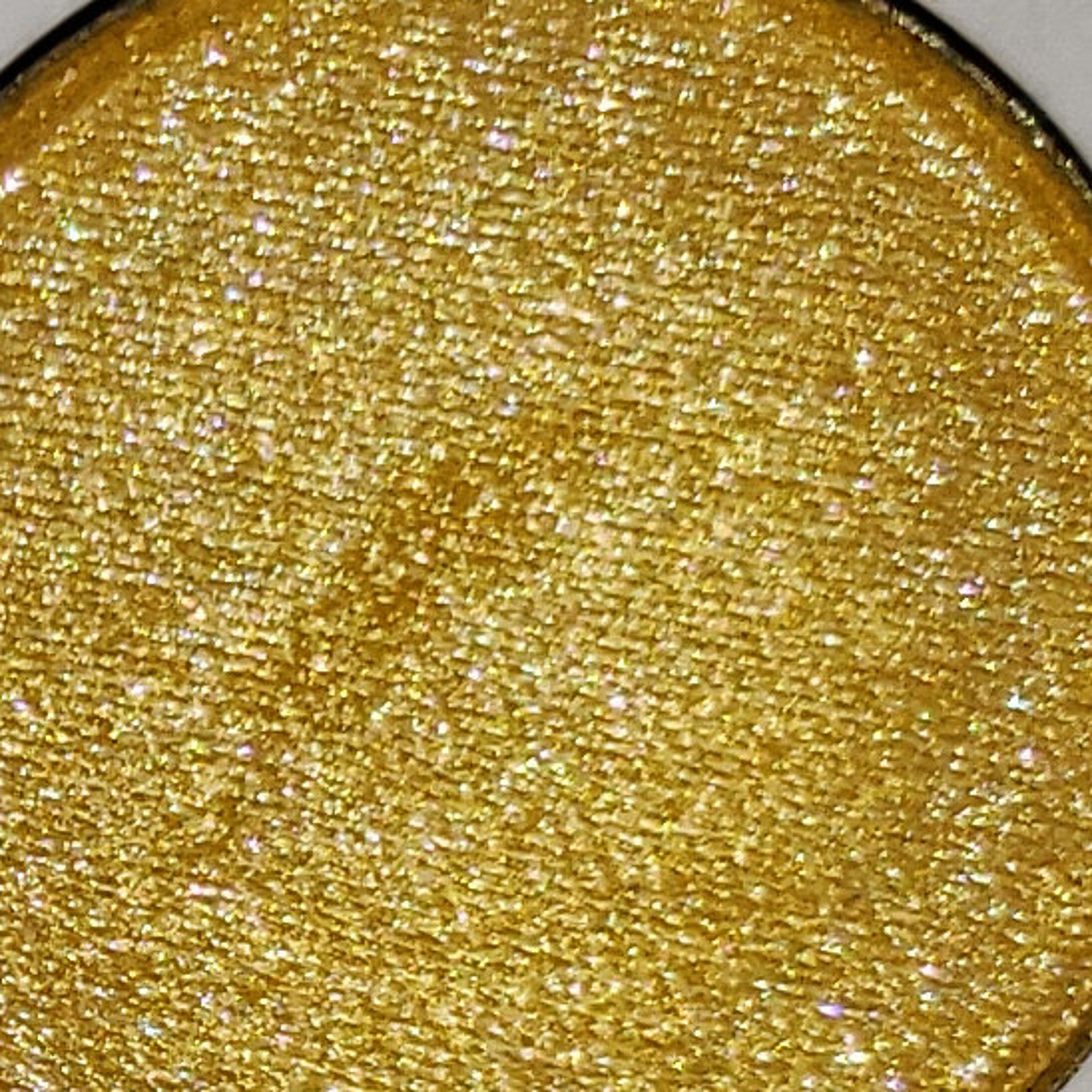 Eye shadow compact with gold glitter and shimmer texture, Kishmish color