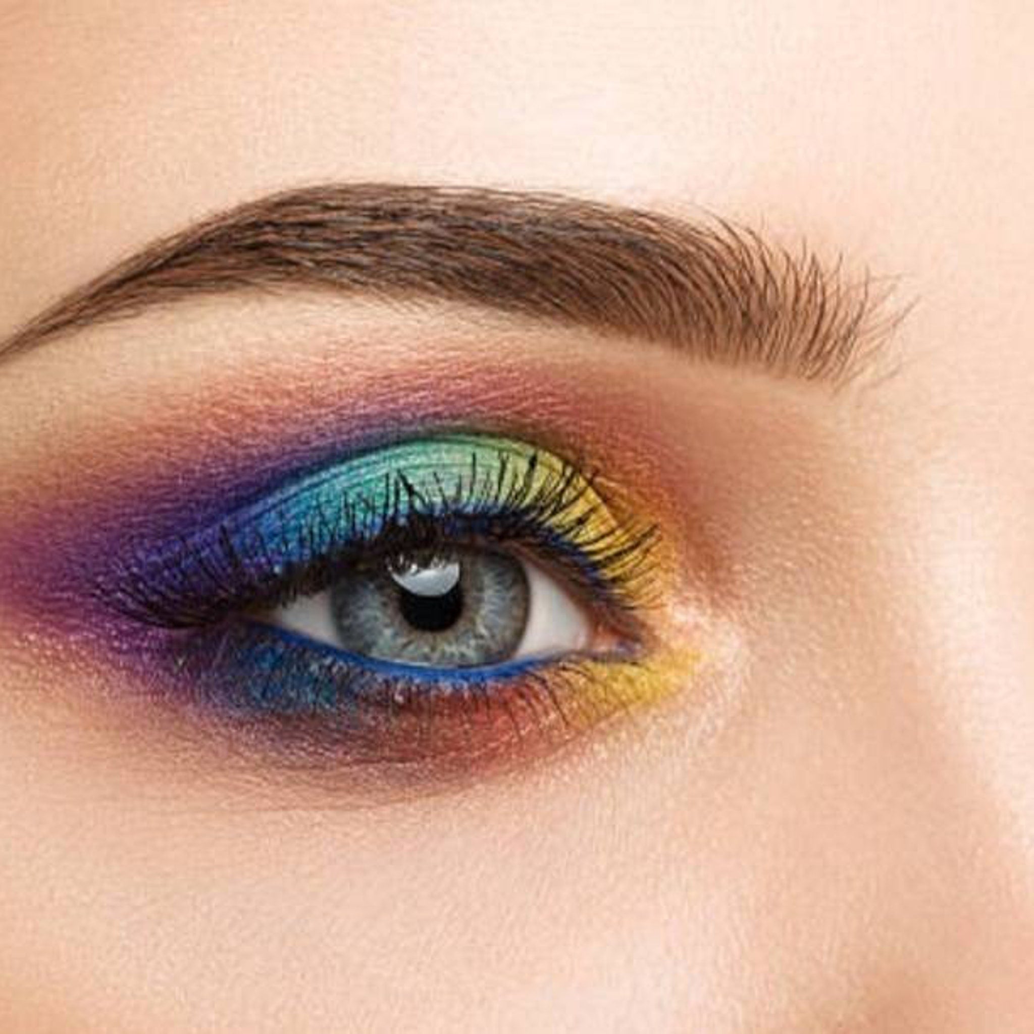 Close-up of 35-color eyeshadow palette showing bonus shimmer shades in gold and bronze tones
