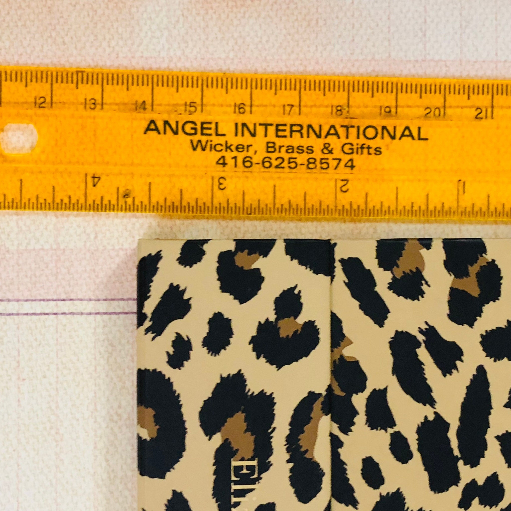 Additional view of Elizabeth Arden Ombré 12 Eyeshadow Palette with Leopard Case  Mirror  Free Silve
