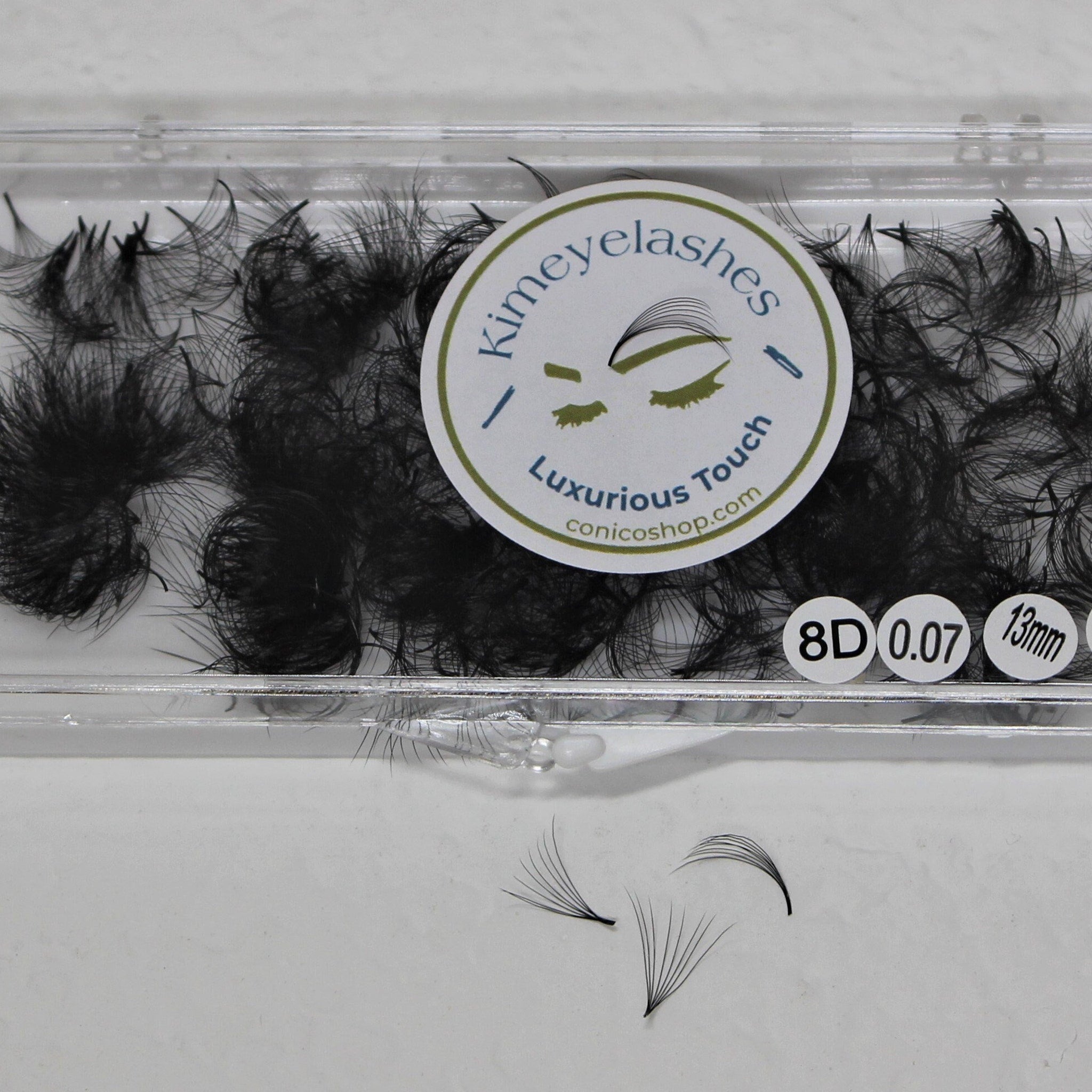 Eyelash extensions black fans in clear case with Kimeyelashes logo, 8D 0.07 lashes