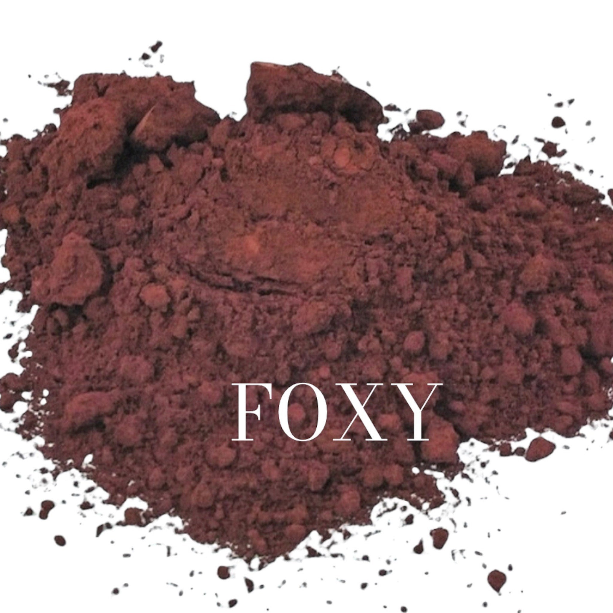 Side view of matte cinnamon brown eyeshadow pan showing rich pigment texture and compact case