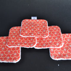 Reusable face pads with red and gold geometric pattern, white trim, and Avegros France label