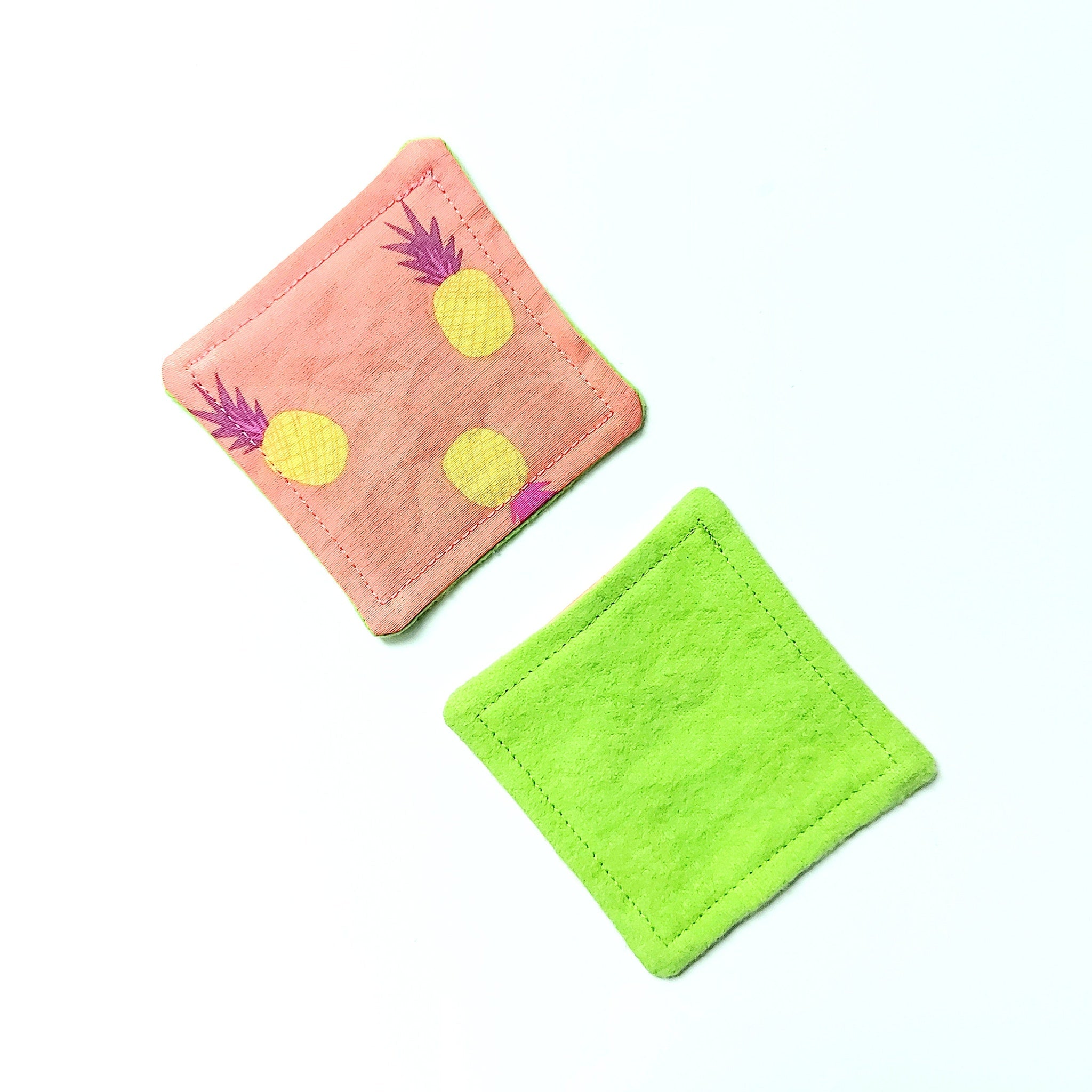 Coasters with pineapple pattern, pink and green fabric, square shape, for drink placement