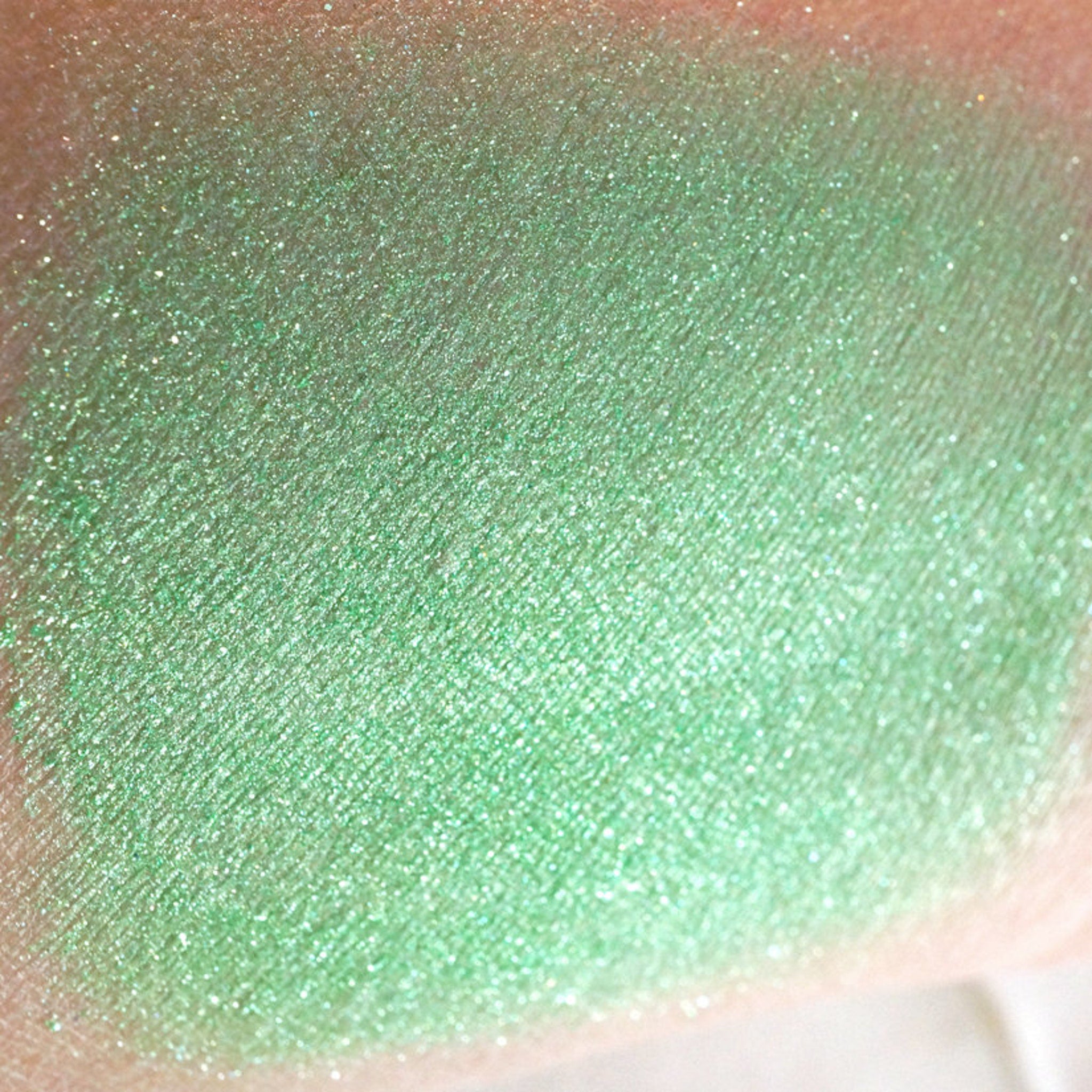 Packaging view of Metallic Lime Iridescent Candy Apple Green Loose Eyeshadow Pigment - Vegan Hallo