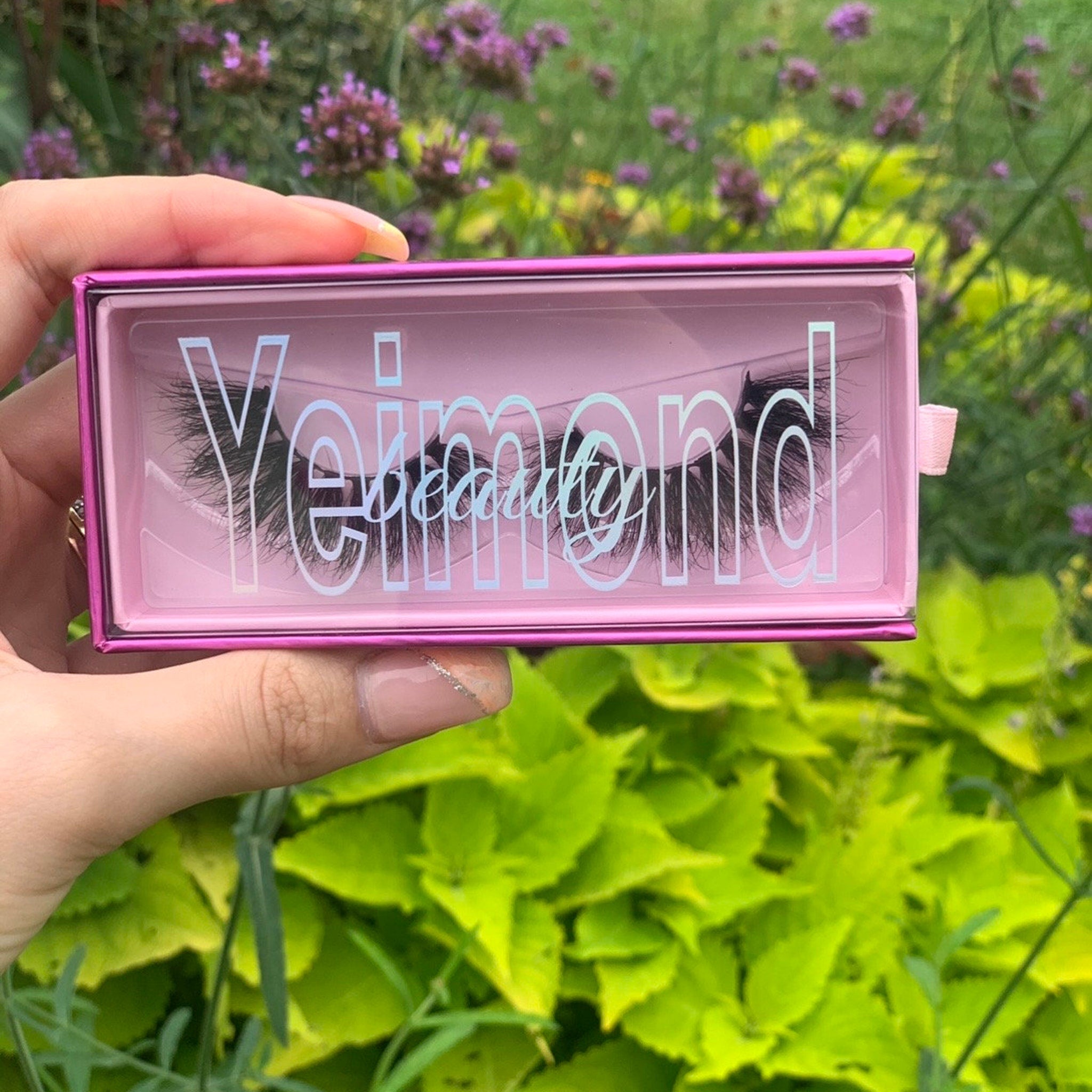 3D Mink Lashes in pink box with Yei Mond Beauty text, held in hand