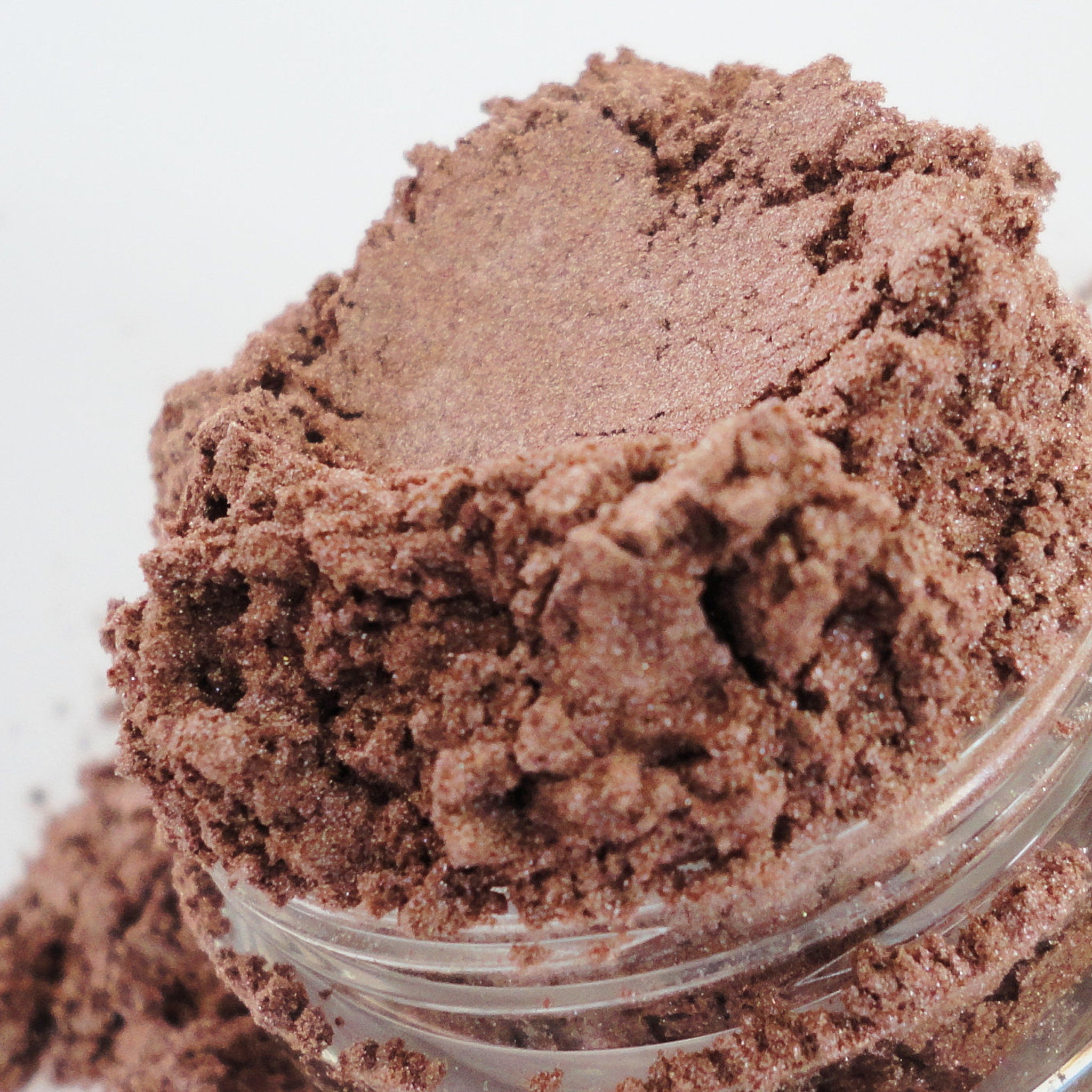 Eyeshadow powder, brown shimmer, loose powder texture, in clear container