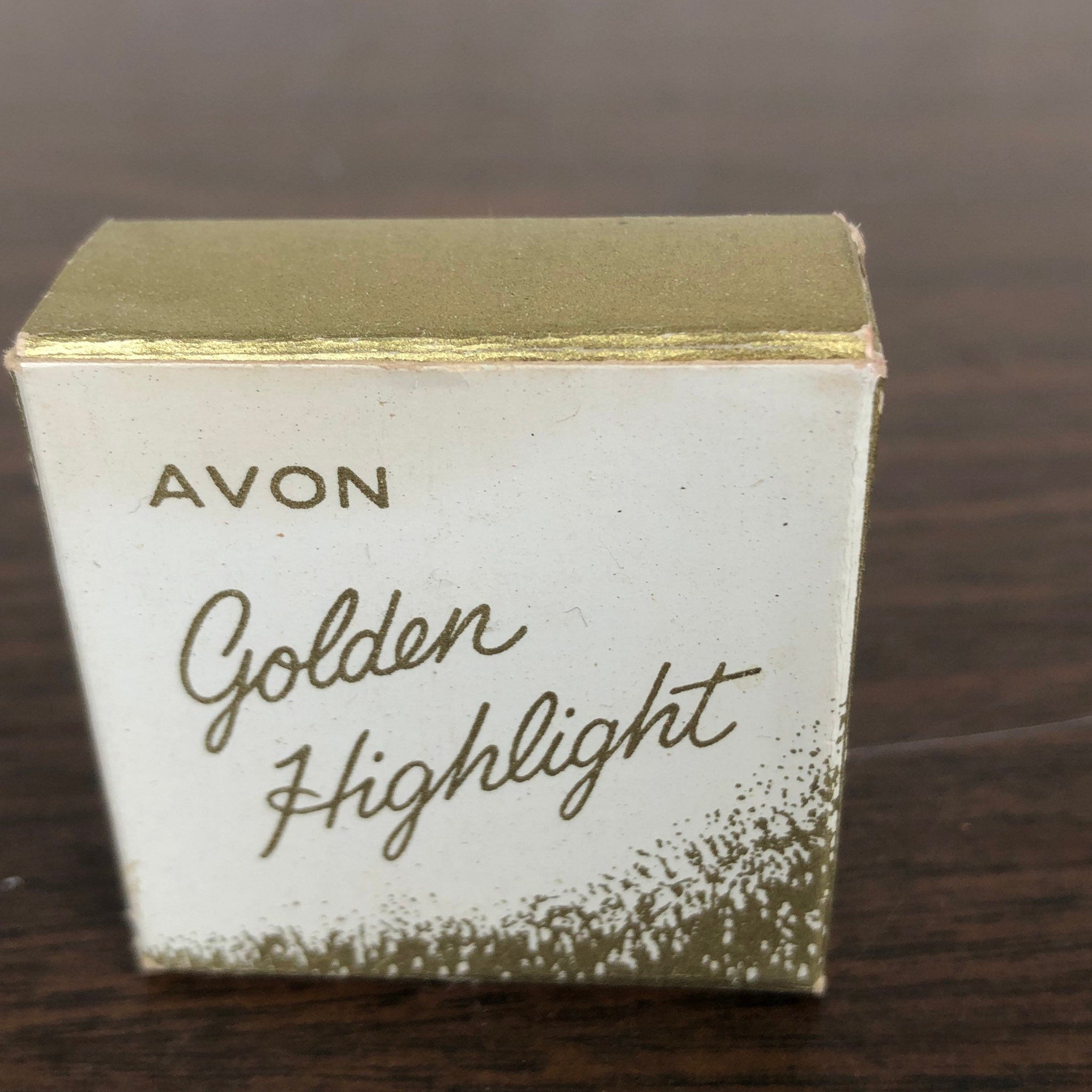 Avon vintage golden cream eyeshadow in a round compact with warm metallic shimmer