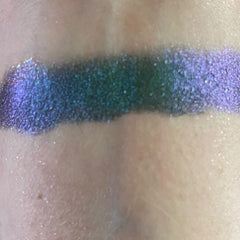 Front view of Fuse Eye Shadow compact showcasing a smooth matte finish and gradient color palette.