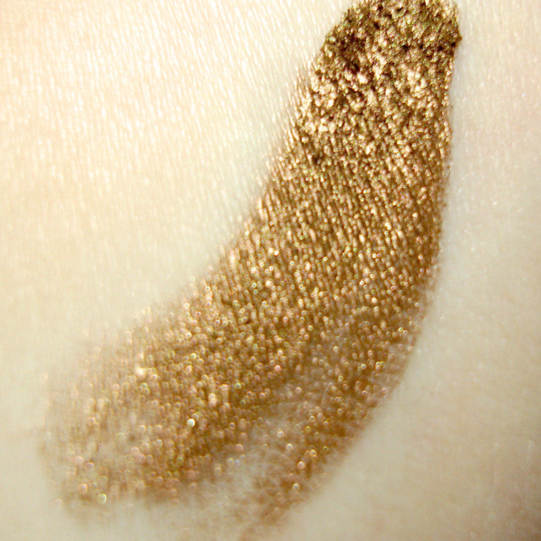 Close-up of Carmen Mineral Pigment Eye Shadow showing finely milled powder texture in a vibrant jewel-toned shade