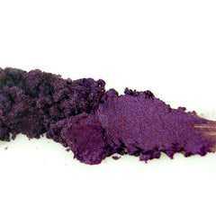 Close-up of Hotaru Mineral Pigment Eye Shadow in a compact with shimmering metallic finish and gradient color shift.