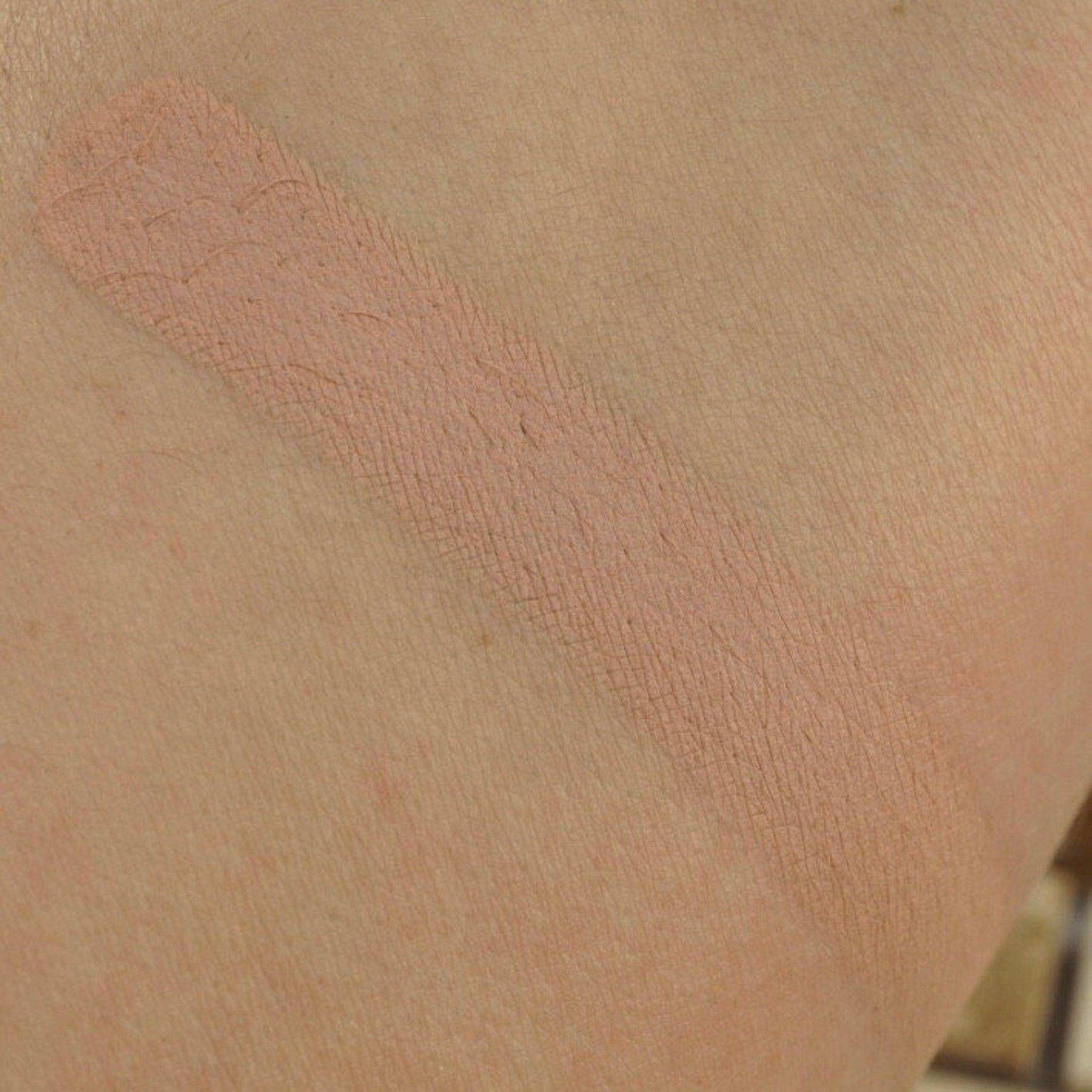 Close-up of matte pressed eyeshadow pan showing smooth pigment texture and 26mm circular compact