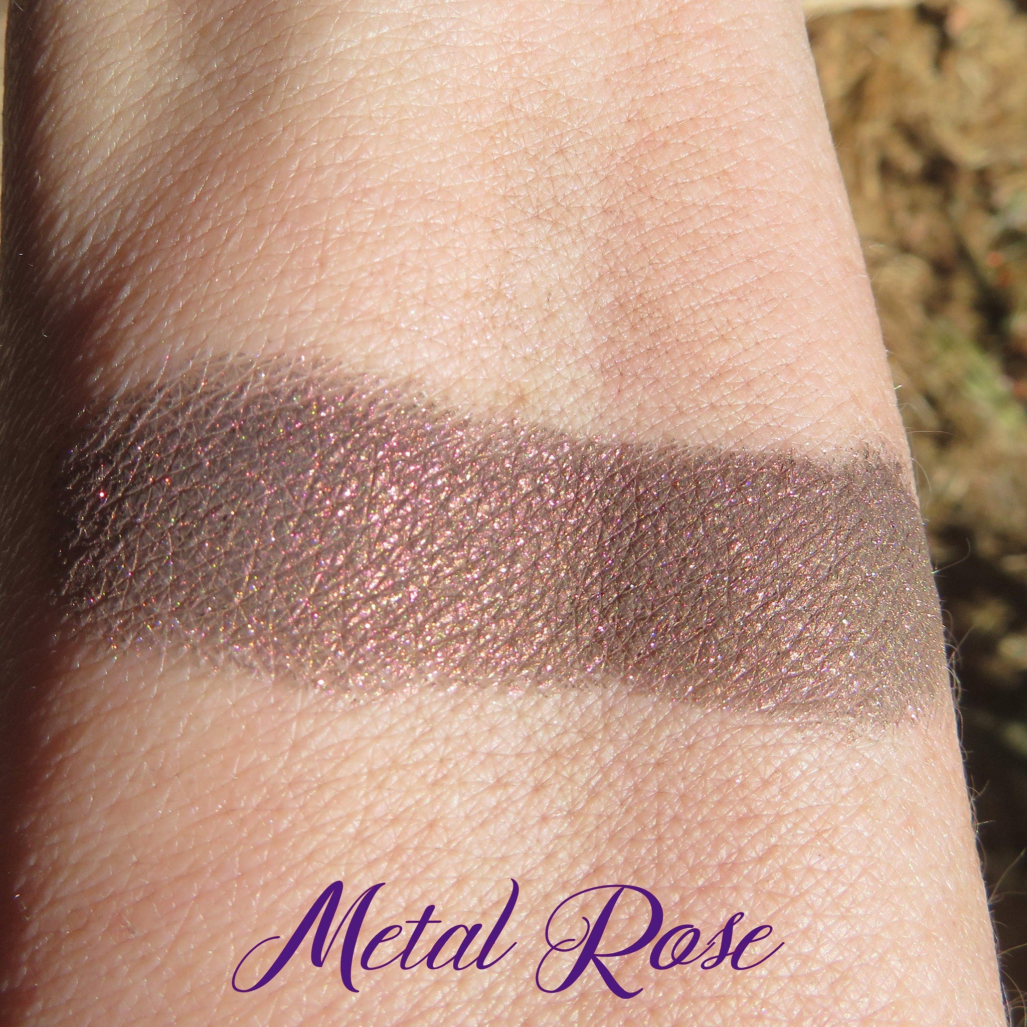 Dark brown loose mineral eyeshadow with shimmering rose metal finish in vegan, cruelty-free packaging