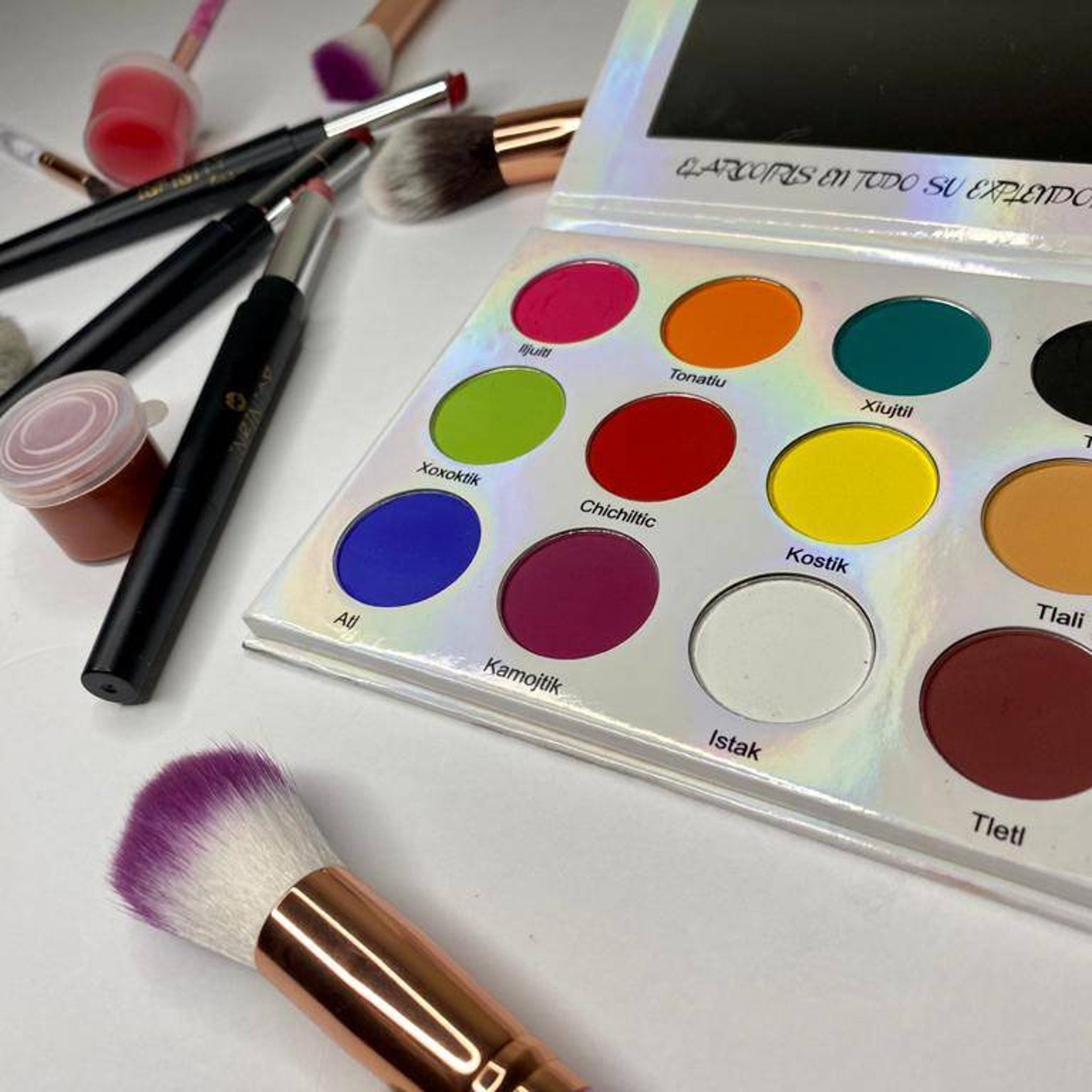 Side view of eye shadow palette showing matte and shimmer shades in warm bronze and copper tones