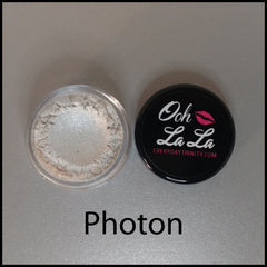Close-up of white, silver, and black mineral eye shadow powders in a 10g jar with vegan and cruelty-free labels