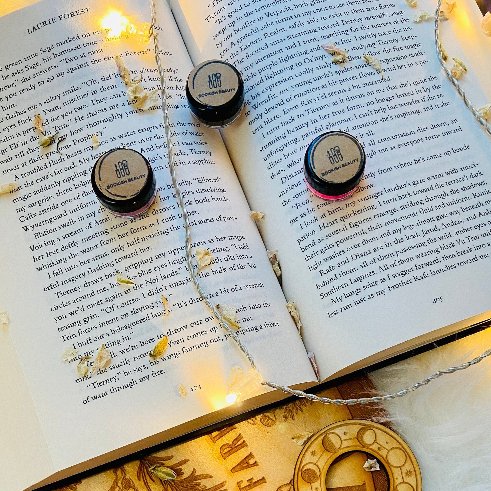 Side view of Sorceress Eye Shadow Set showcasing stacked matte and shimmer shades in deep purples and neutrals