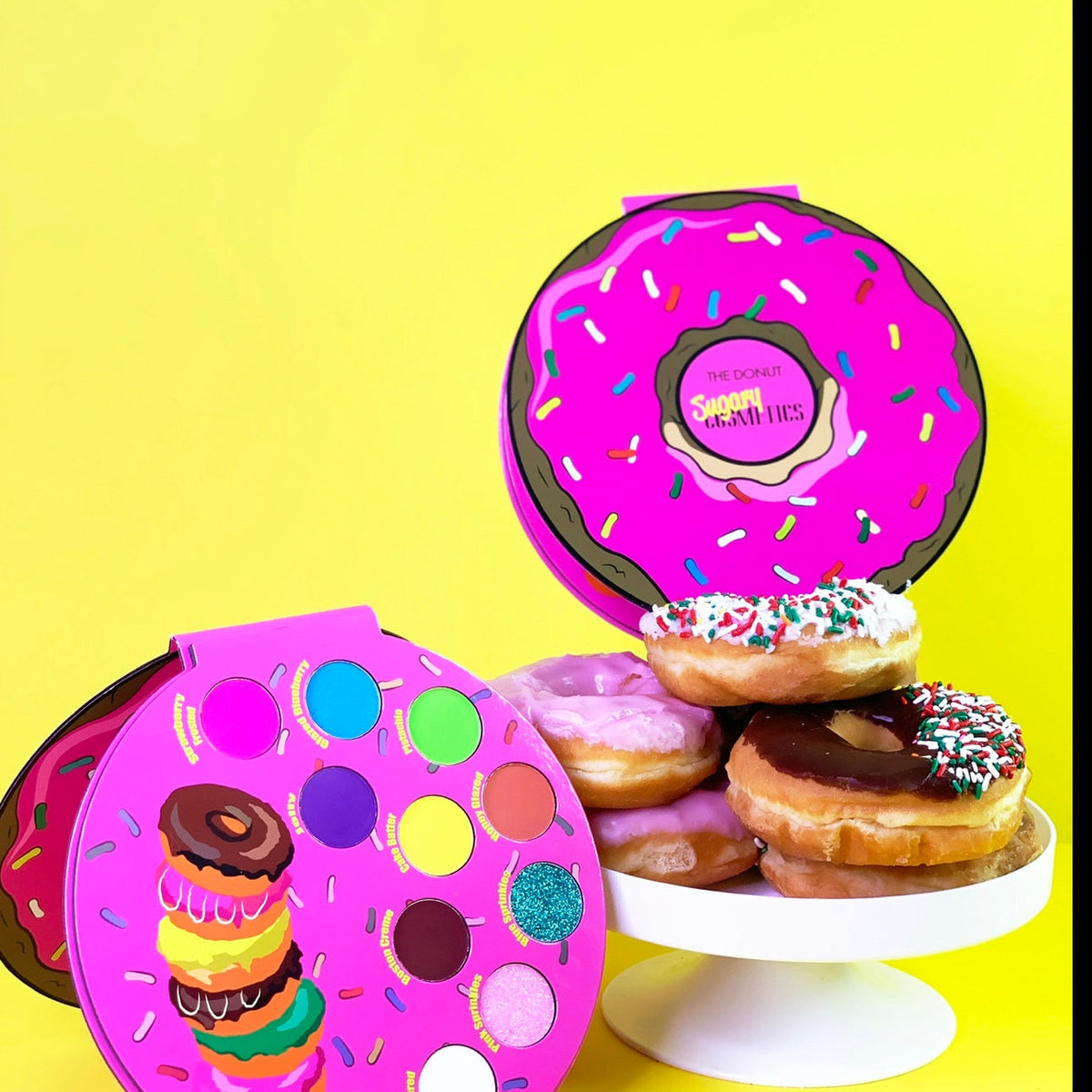 Donut-shaped eye shadow palette with six vibrant shades in matte and shimmer finishes, arranged in a circular design.
