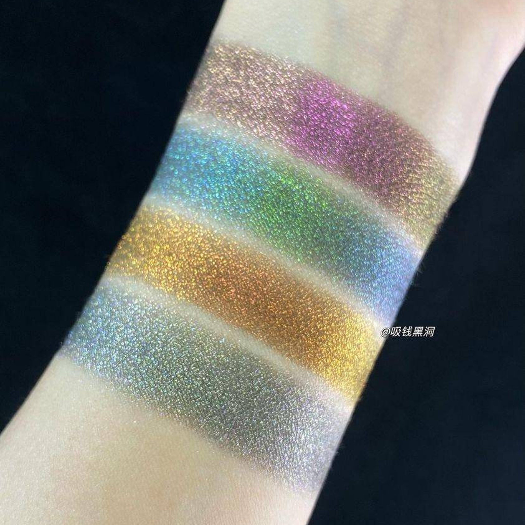 Glitter eyeshadow swatches in various colors, applied on skin, with @吸钱黑洞 text visible